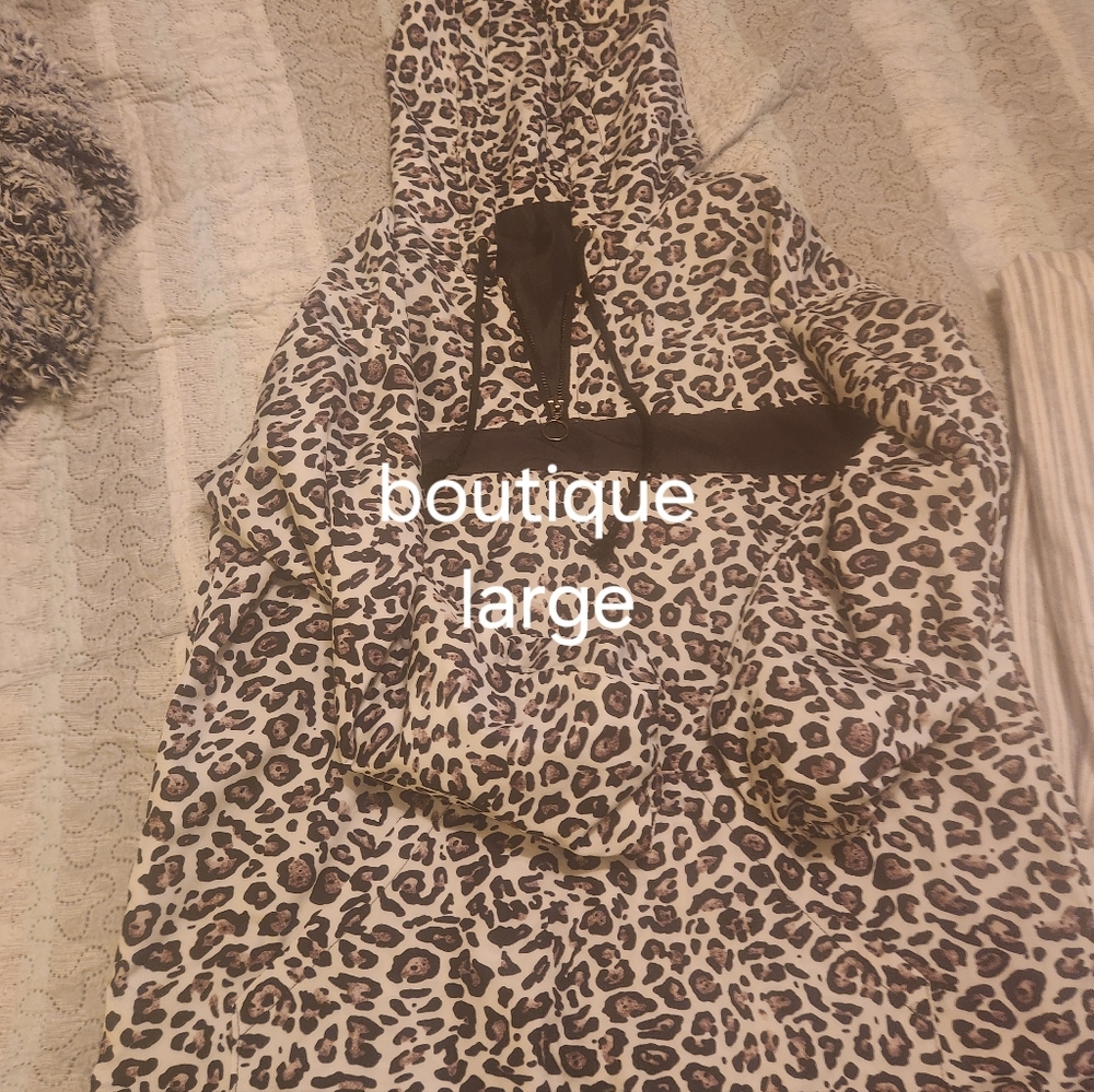 Boutique size large pullover